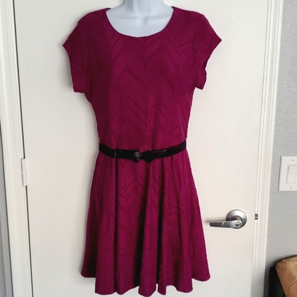 🌟Candie's Chevron Design Dress W/ Bow Belt - Picture 2 of 10